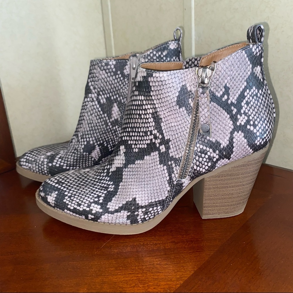 Universal Thread Booties - image 1